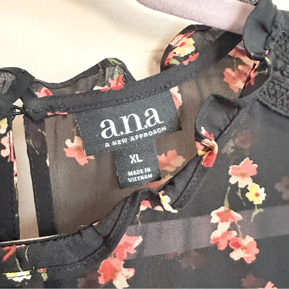 Black floral Ana tank - Picture 3 of 4